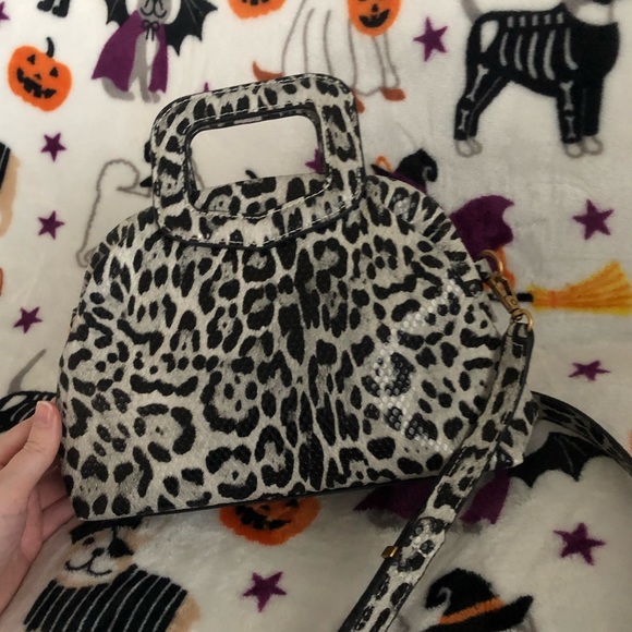 Guess Crossbody - Picture 7 of 12